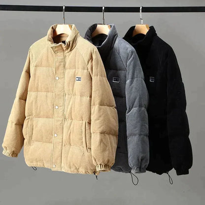 Cazadora hombre estilo otoño con capucha elegante y casual