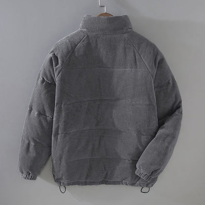 Cazadora hombre estilo otoño con capucha elegante y casual
