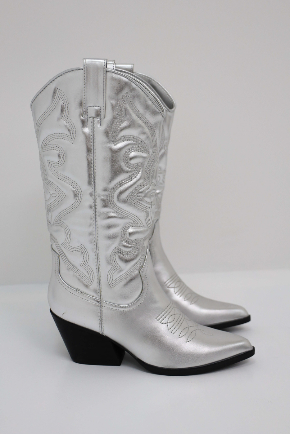Botas de mujer elegantes, perfectas para looks veraniegos