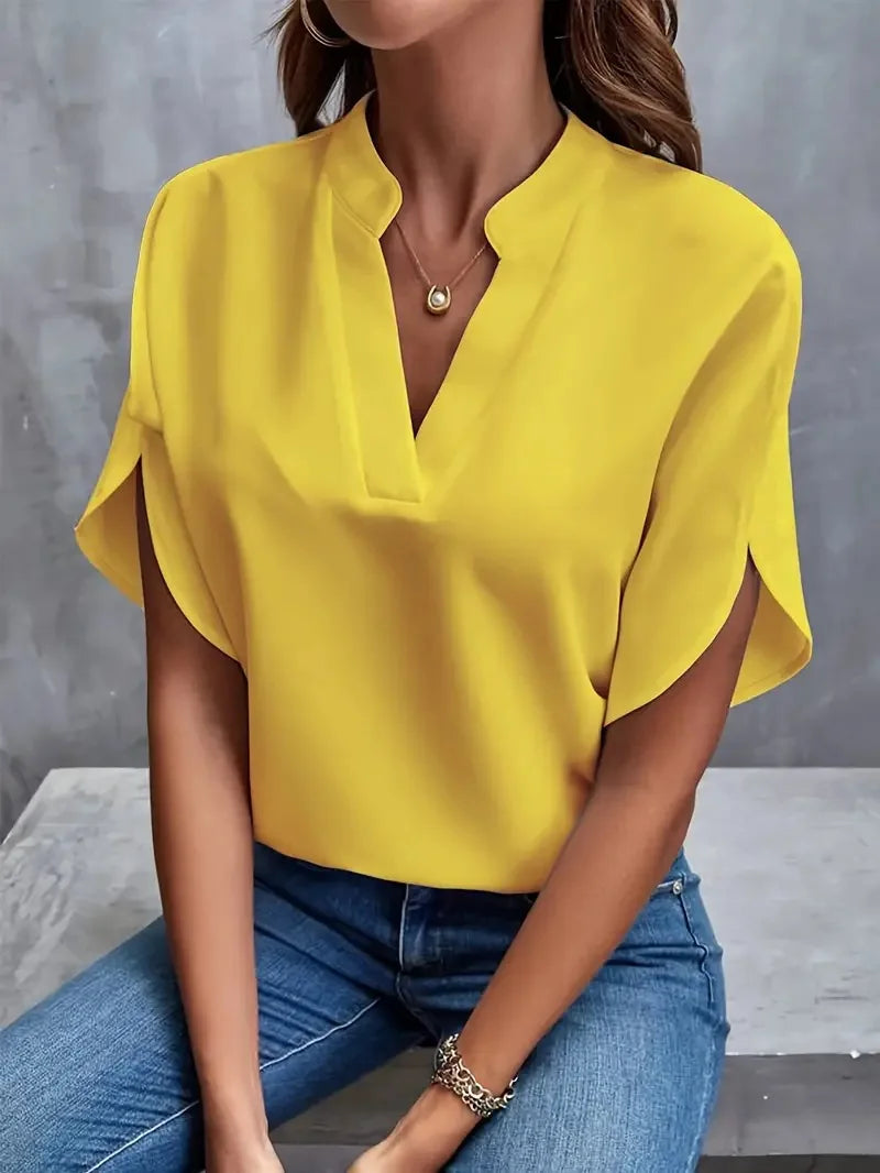 Marije |  Elegante blusa fluida con cuello en V