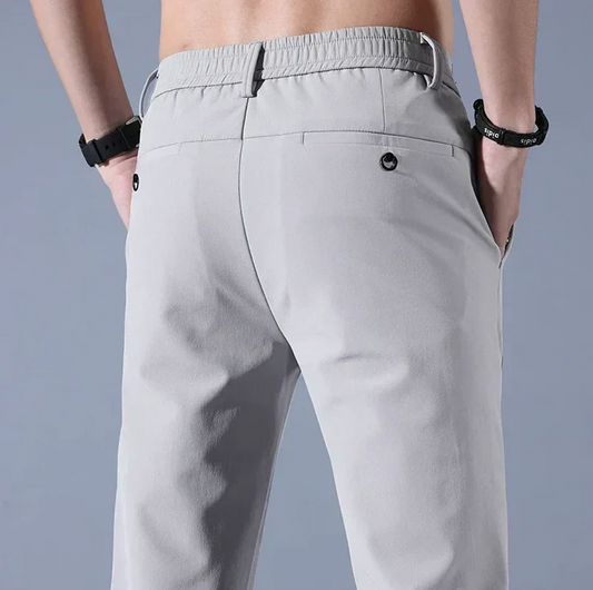 Pantalón de hombre, confortable y moderno, ideal para primavera o verano