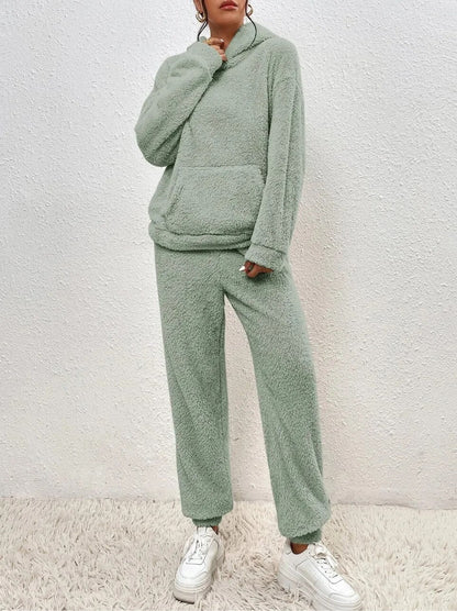 Cyne | Pijama de felpa ultra cómodo con capucha