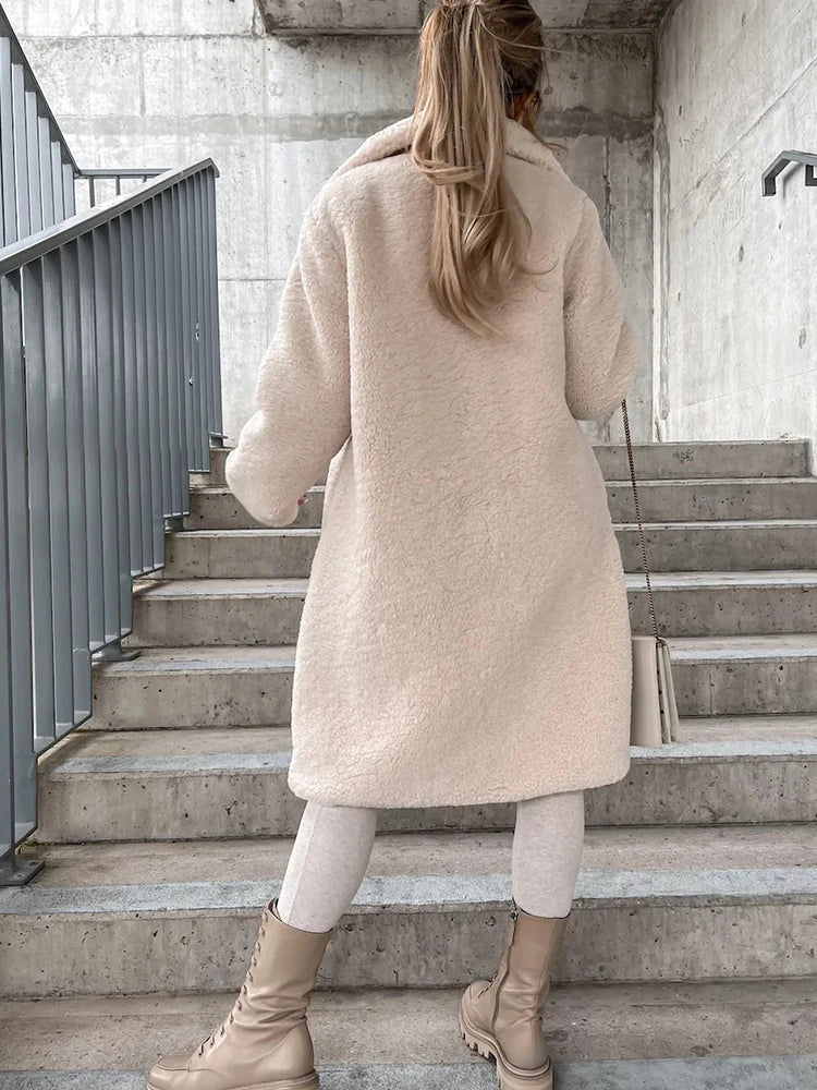 Chaqueta polar de invierno beige para mujer: cálida y suave, ideal para los días fríos