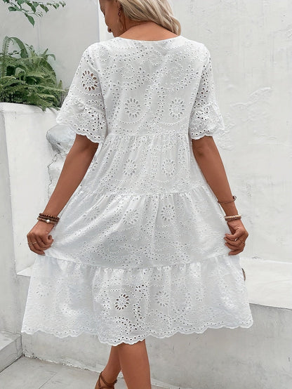 Vestido femenino verano blanco con bordados chic y estiloso