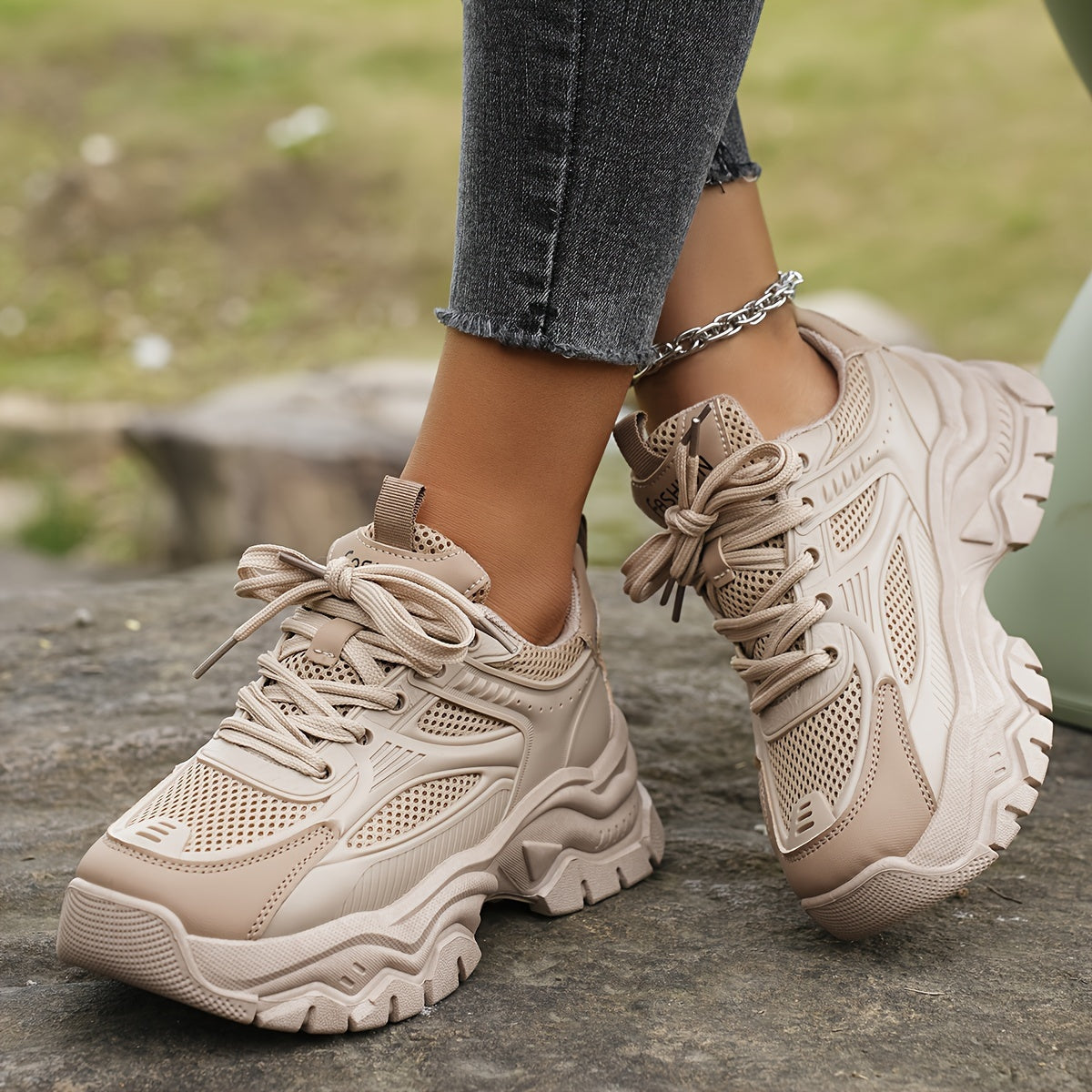 Sneakers mujer beige, cómodos y estilosos para look casual o diario