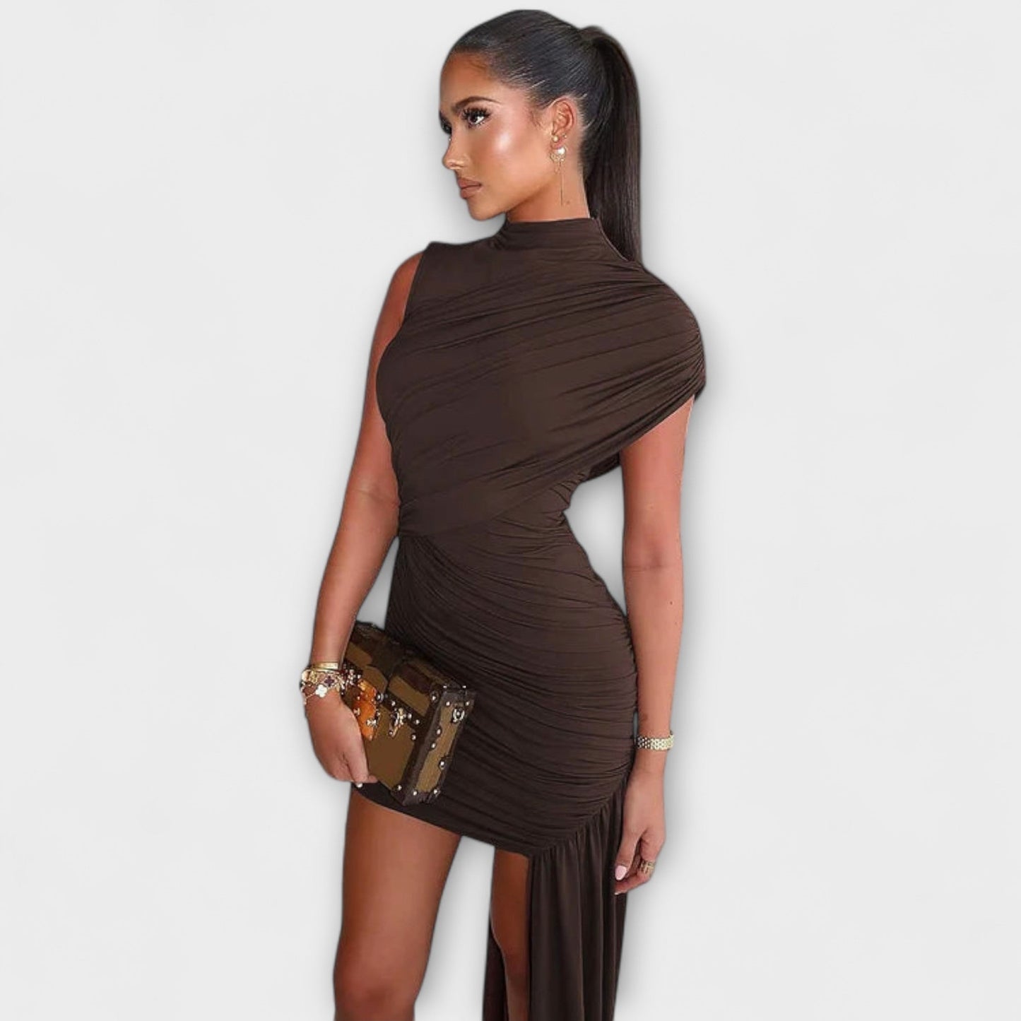 June | Elegante vestido entallado con escote redondo y pliegues