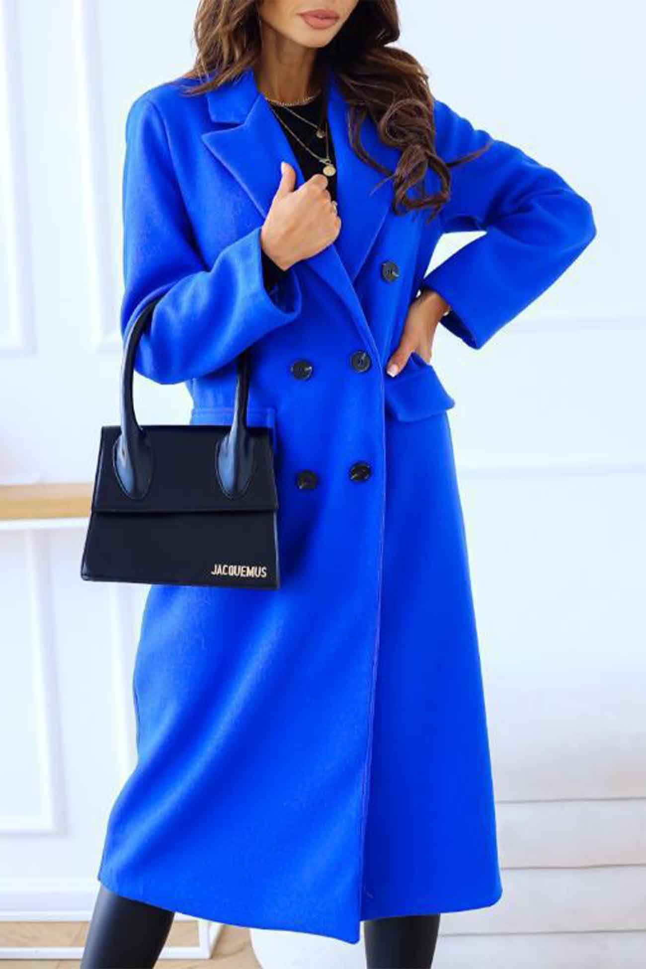 Abrigo cálido de doble botonadura para mujer: look elegante, cuello con solapa