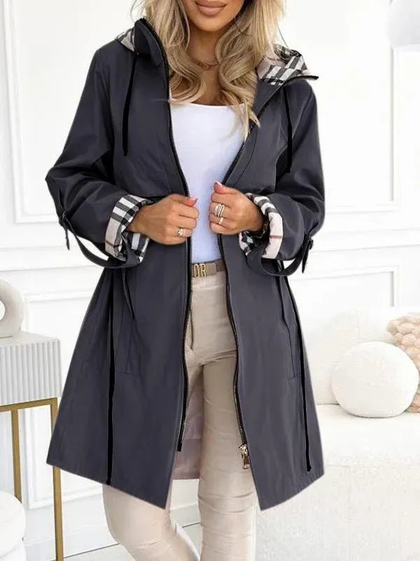 Chaqueta de Mujer Moderna – Cremallera Frontal y Corte Estilizado
