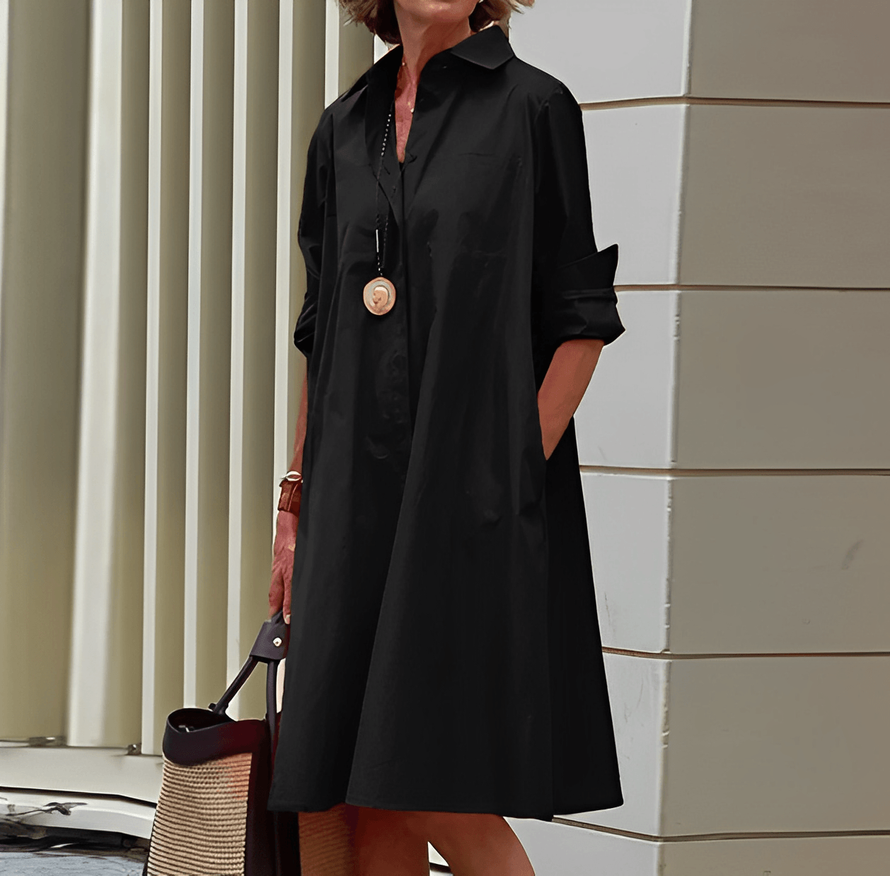 Chela | Vestido moderno con cuello vuelto y camisa de lino de manga tres cuartos y escote en pico