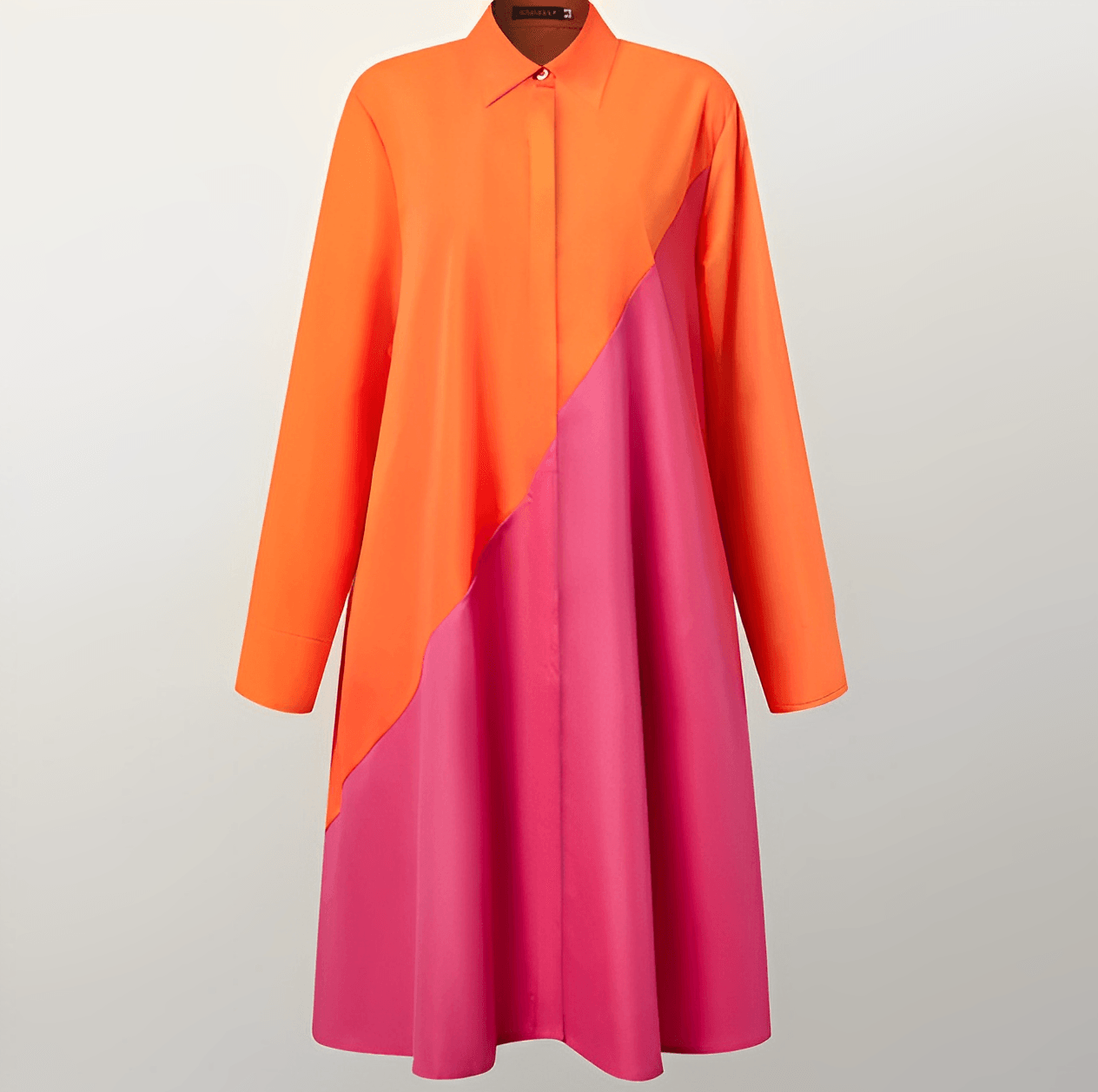 Chela | Vestido moderno con cuello vuelto y camisa de lino de manga tres cuartos y escote en pico