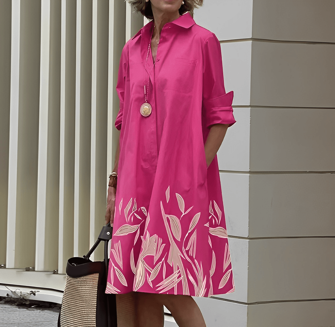 Chela | Vestido moderno con cuello vuelto y camisa de lino de manga tres cuartos y escote en pico
