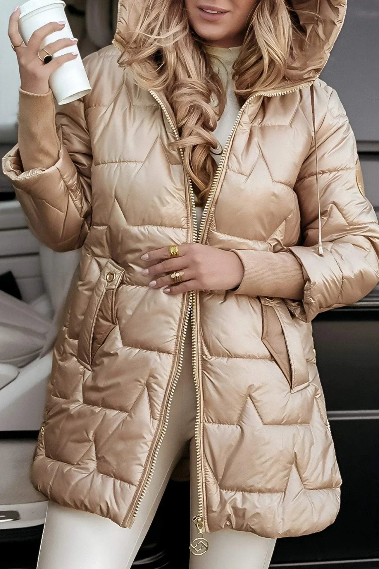 Abrigo Elegante de Mujer con Capucha – Cálido y Sofisticado