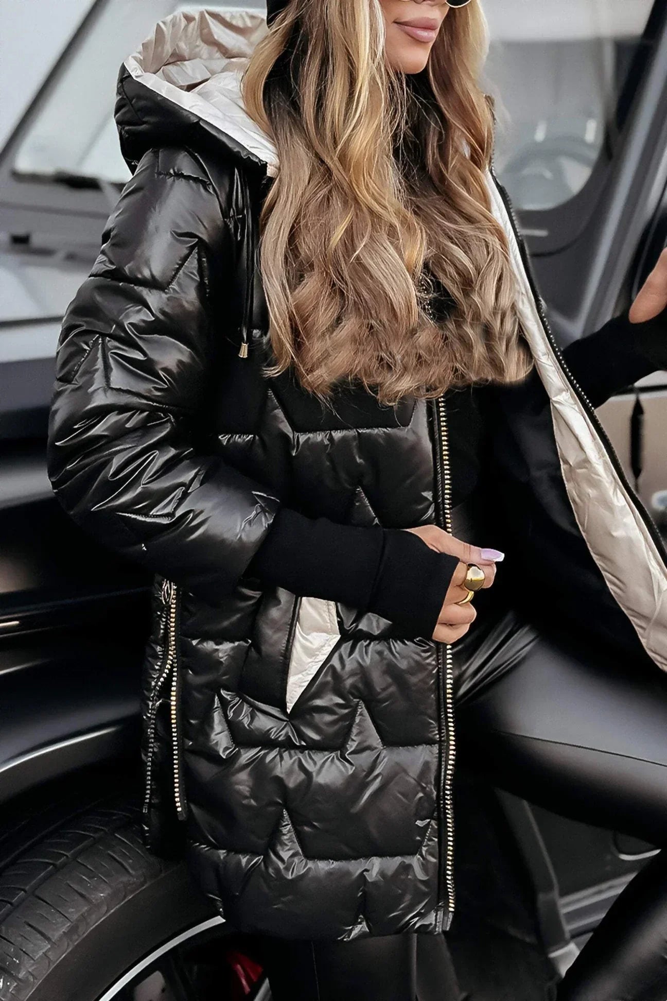 Abrigo Elegante de Mujer con Capucha – Cálido y Sofisticado
