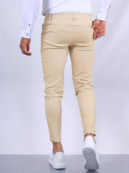 Pantalón ajustado hombre estiloso y confortable, ideal para primavera u otoño