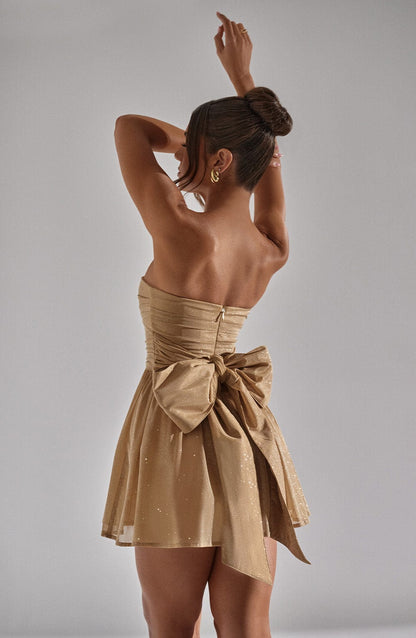 Vestido elegante mujer, brillante y refinado