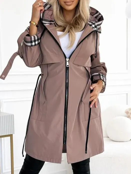 Chaqueta de Mujer Moderna – Cremallera Frontal y Corte Estilizado