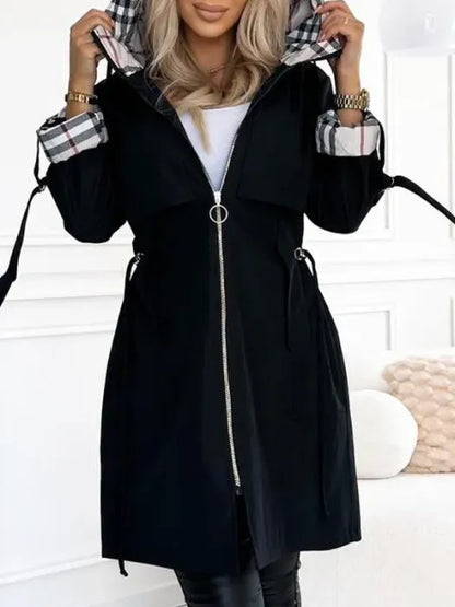 Chaqueta de Mujer Moderna – Cremallera Frontal y Corte Estilizado