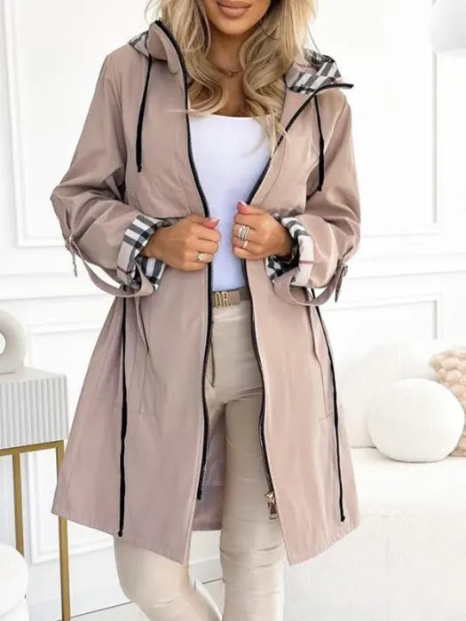 Chaqueta de Mujer Moderna – Cremallera Frontal y Corte Estilizado