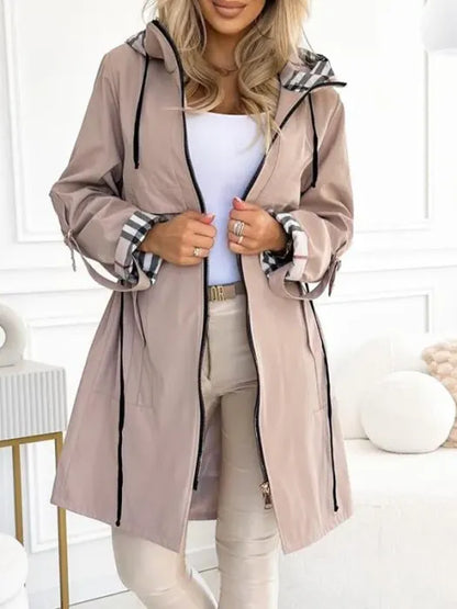 Chaqueta de Mujer Moderna – Cremallera Frontal y Corte Estilizado