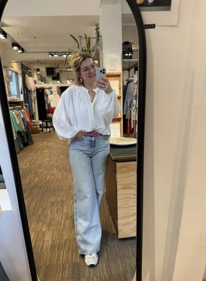 Blusa blanca clásica