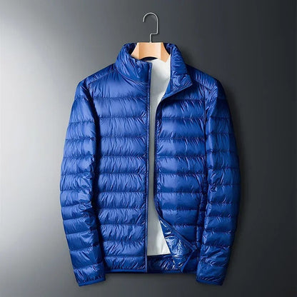 Chaqueta de plumón ultraligera para hombre: cálida, transpirable y azul oscuro.
