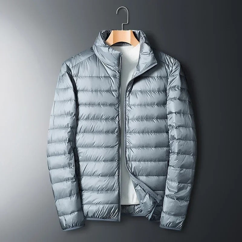 Chaqueta de plumón ultraligera para hombre: cálida, transpirable y azul oscuro.